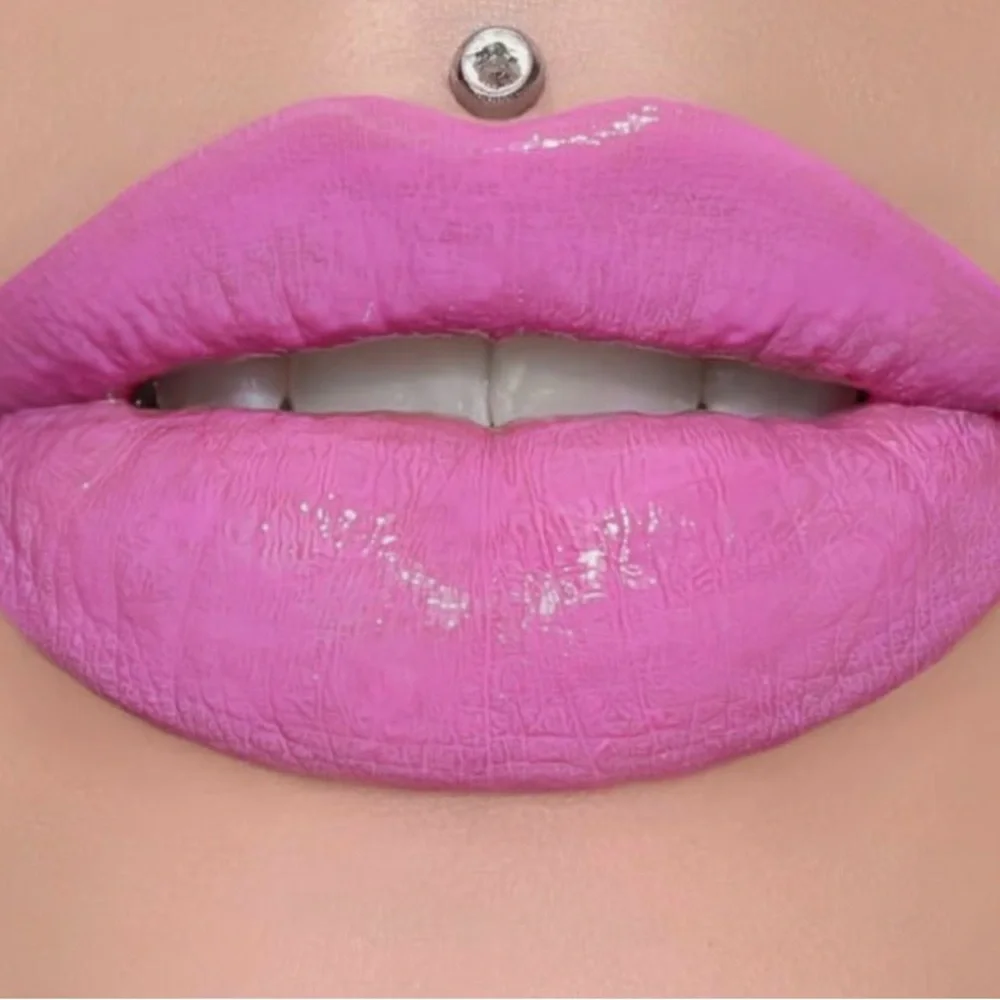 Jeffrey Star Supreme Queen Gloss